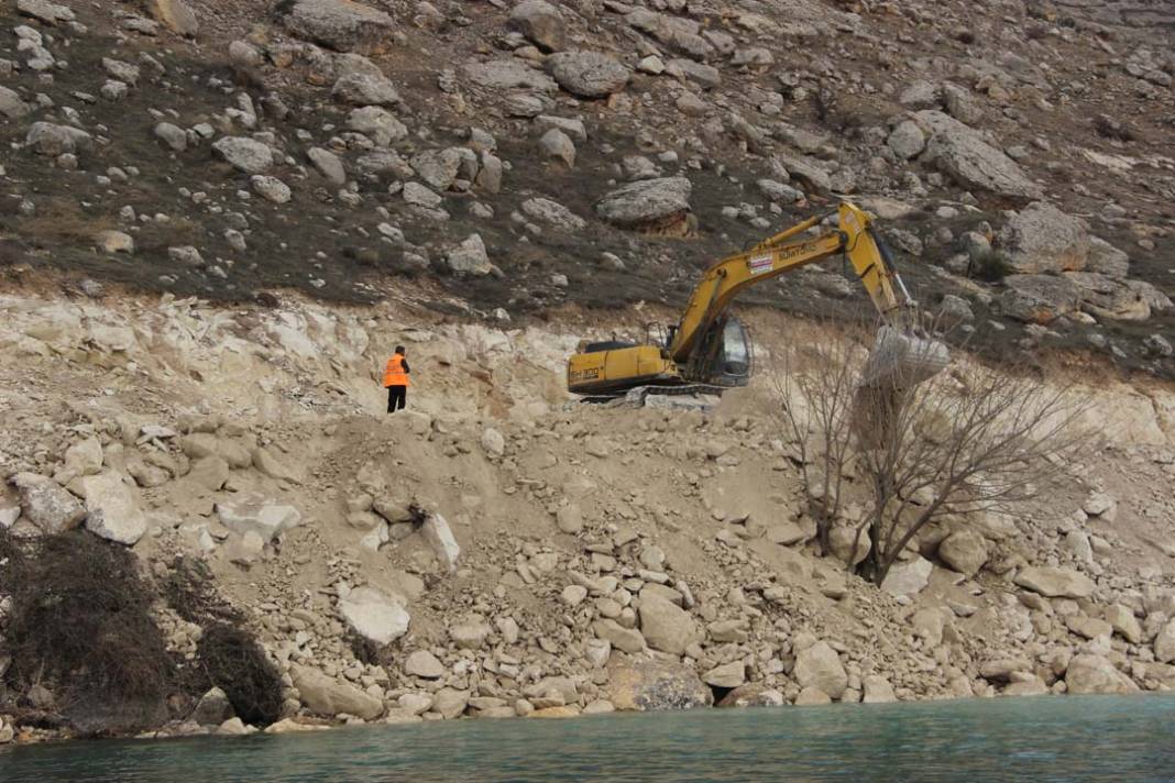 Halfeti’de 2 bin yıllık Çekem mahallesi yeniden su yüzüne çıktı 1
